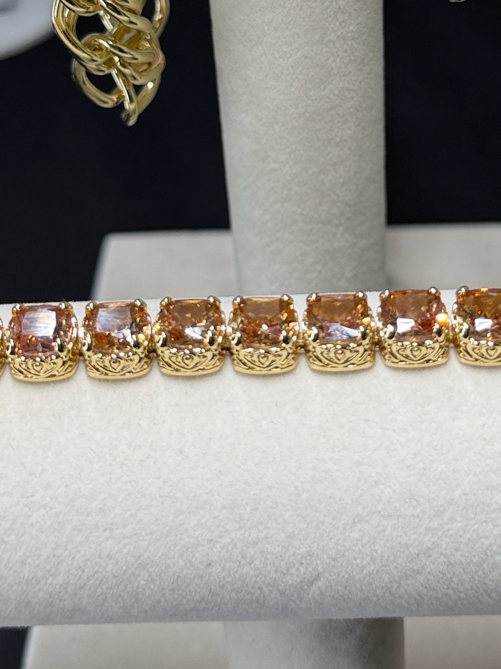 18K triple plated gold large citrine stone toggle bracelet. SZ 7-8” - Picture 4 of 8